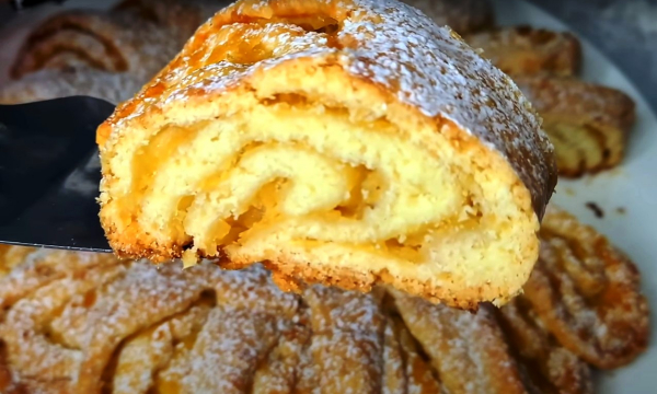 Готовим вкуснейший яблочный рулет: секретный рецепт по-настоящему ароматного и воздушного десерта